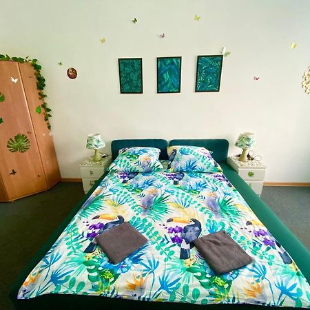 Jungle Rooms กดัญสก์ ภายนอก รูปภาพ