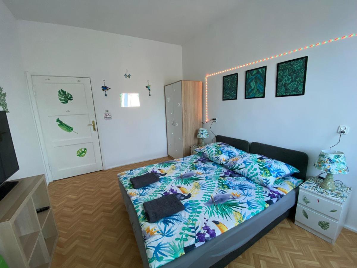Jungle Rooms กดัญสก์ ภายนอก รูปภาพ