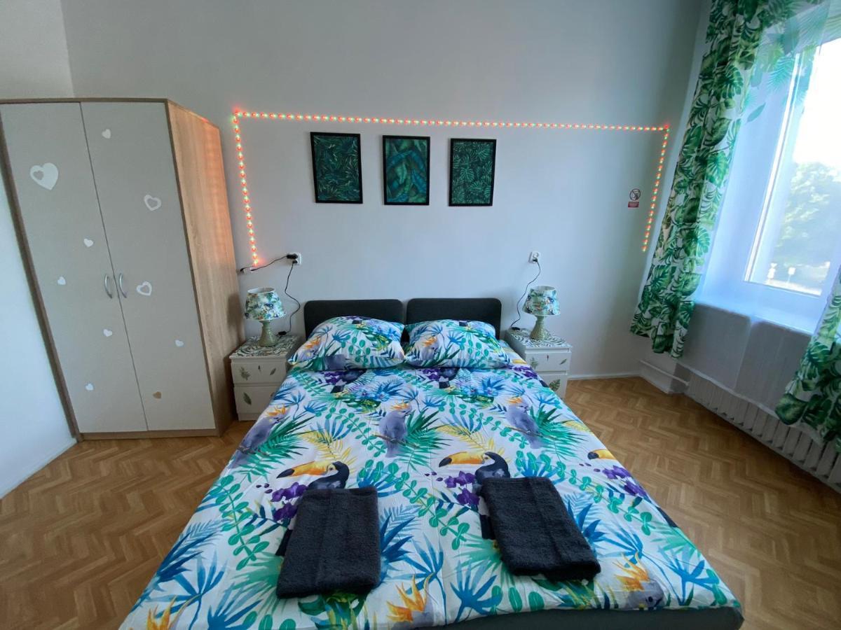 Jungle Rooms กดัญสก์ ภายนอก รูปภาพ