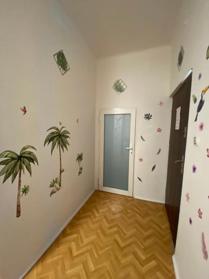 Jungle Rooms กดัญสก์ ภายนอก รูปภาพ