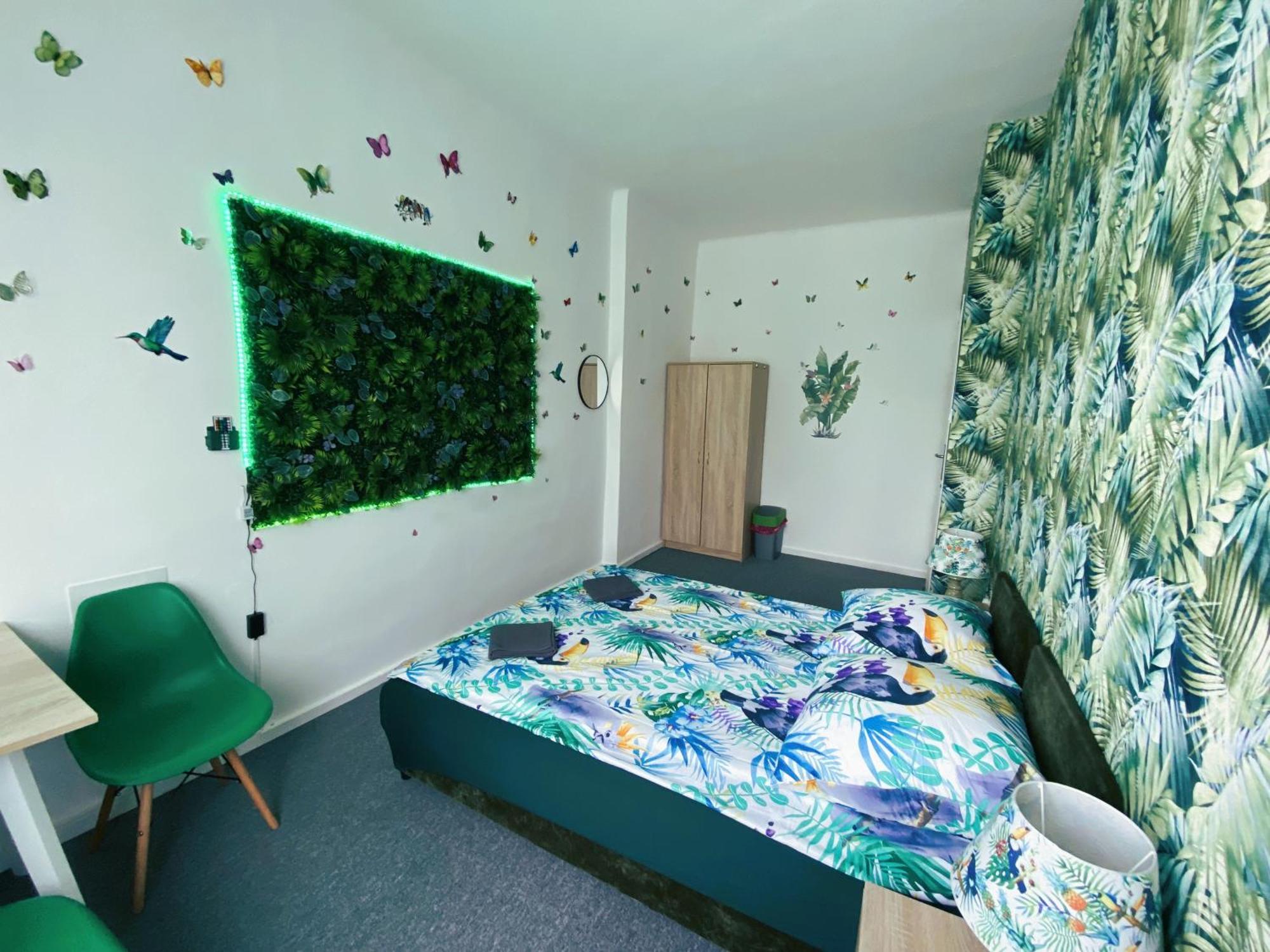Jungle Rooms กดัญสก์ ภายนอก รูปภาพ