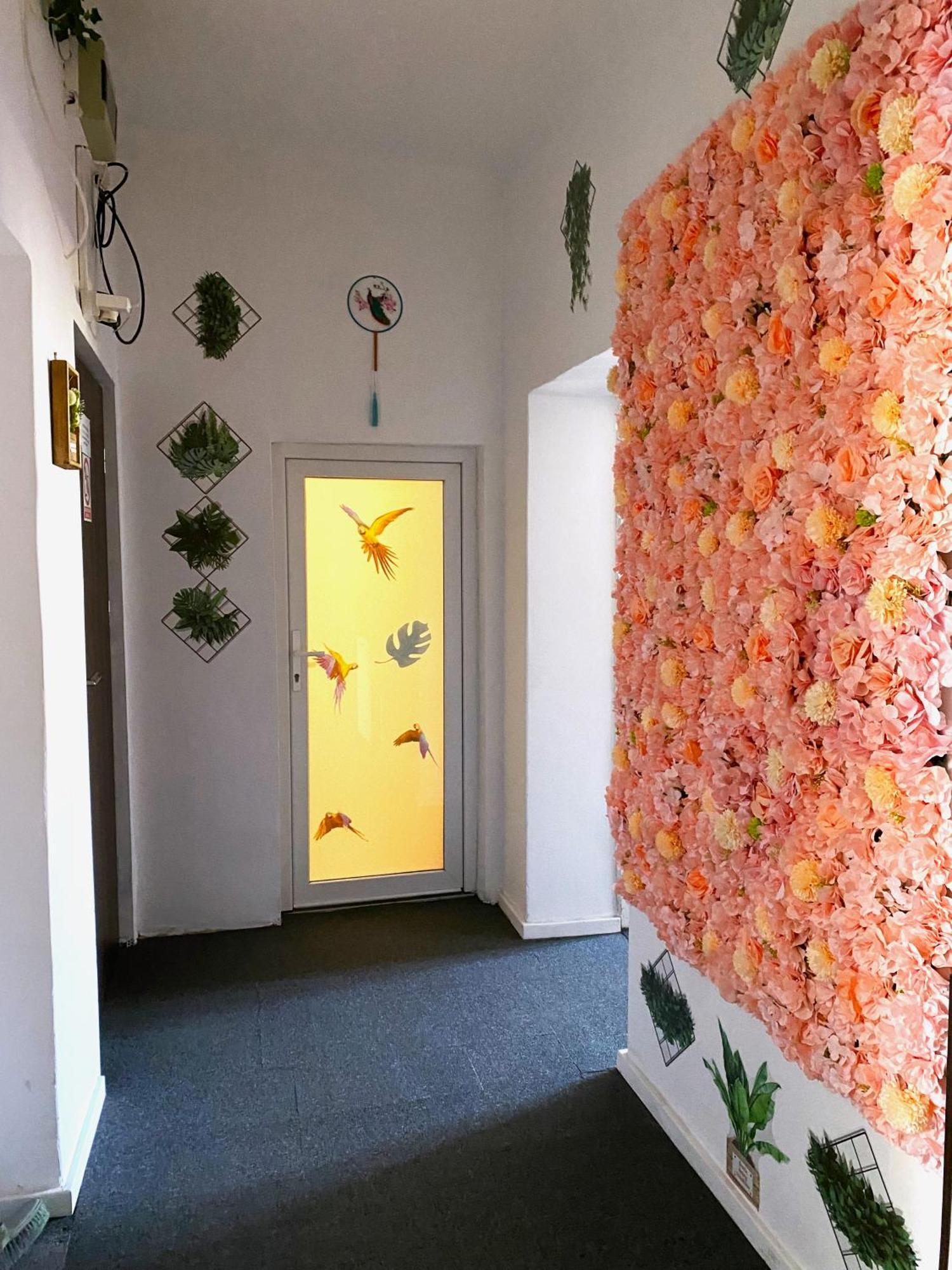 Jungle Rooms กดัญสก์ ภายนอก รูปภาพ
