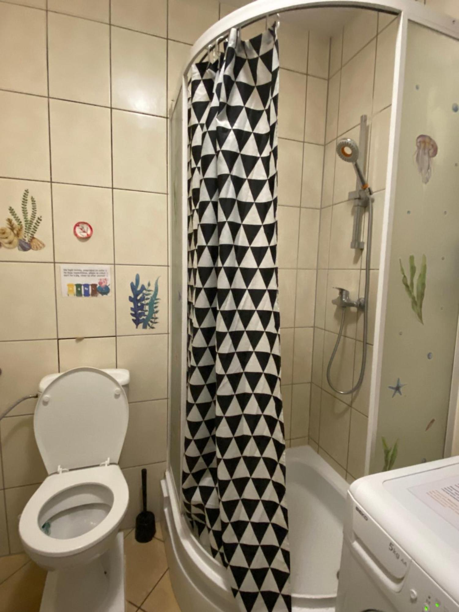 Jungle Rooms กดัญสก์ ภายนอก รูปภาพ
