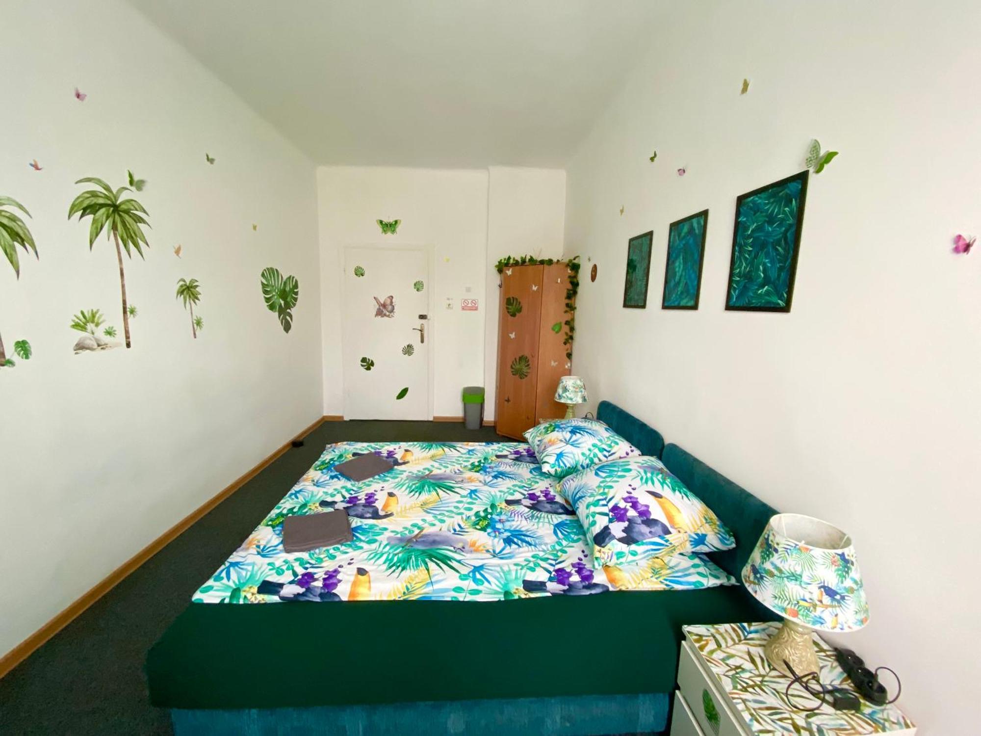 Jungle Rooms กดัญสก์ ภายนอก รูปภาพ
