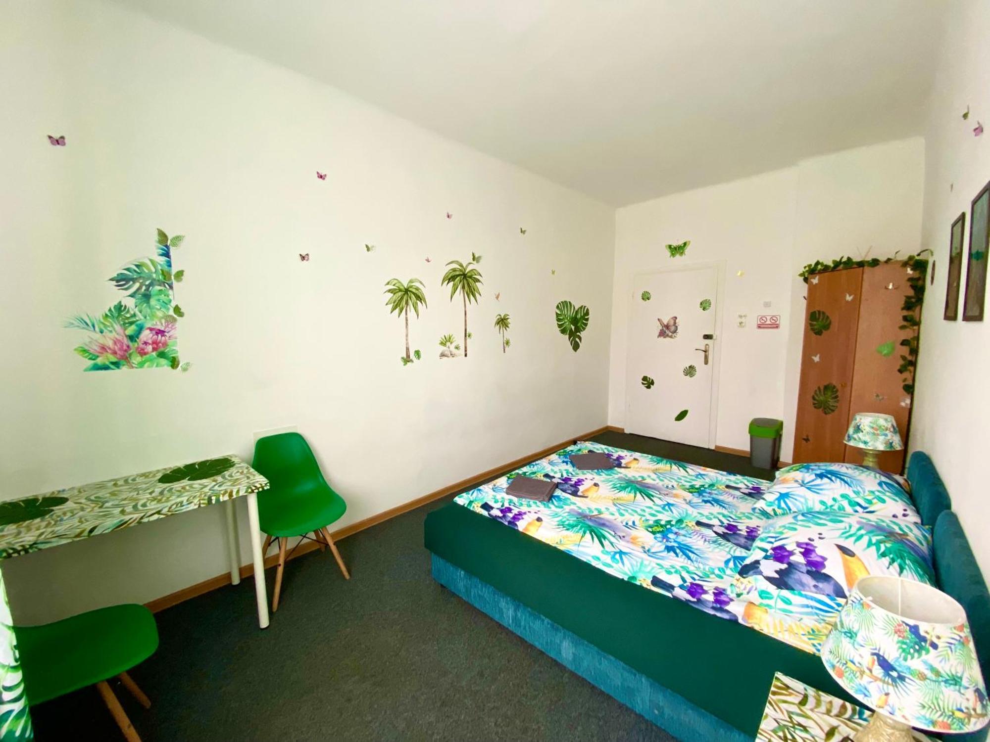 Jungle Rooms กดัญสก์ ภายนอก รูปภาพ