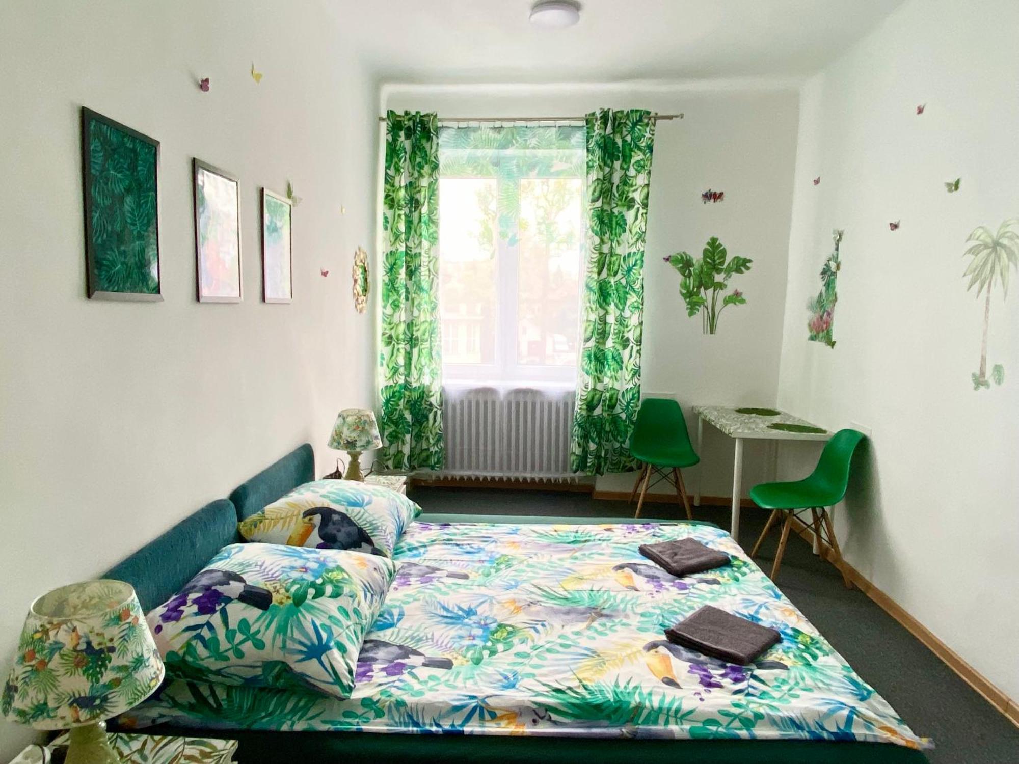 Jungle Rooms กดัญสก์ ภายนอก รูปภาพ