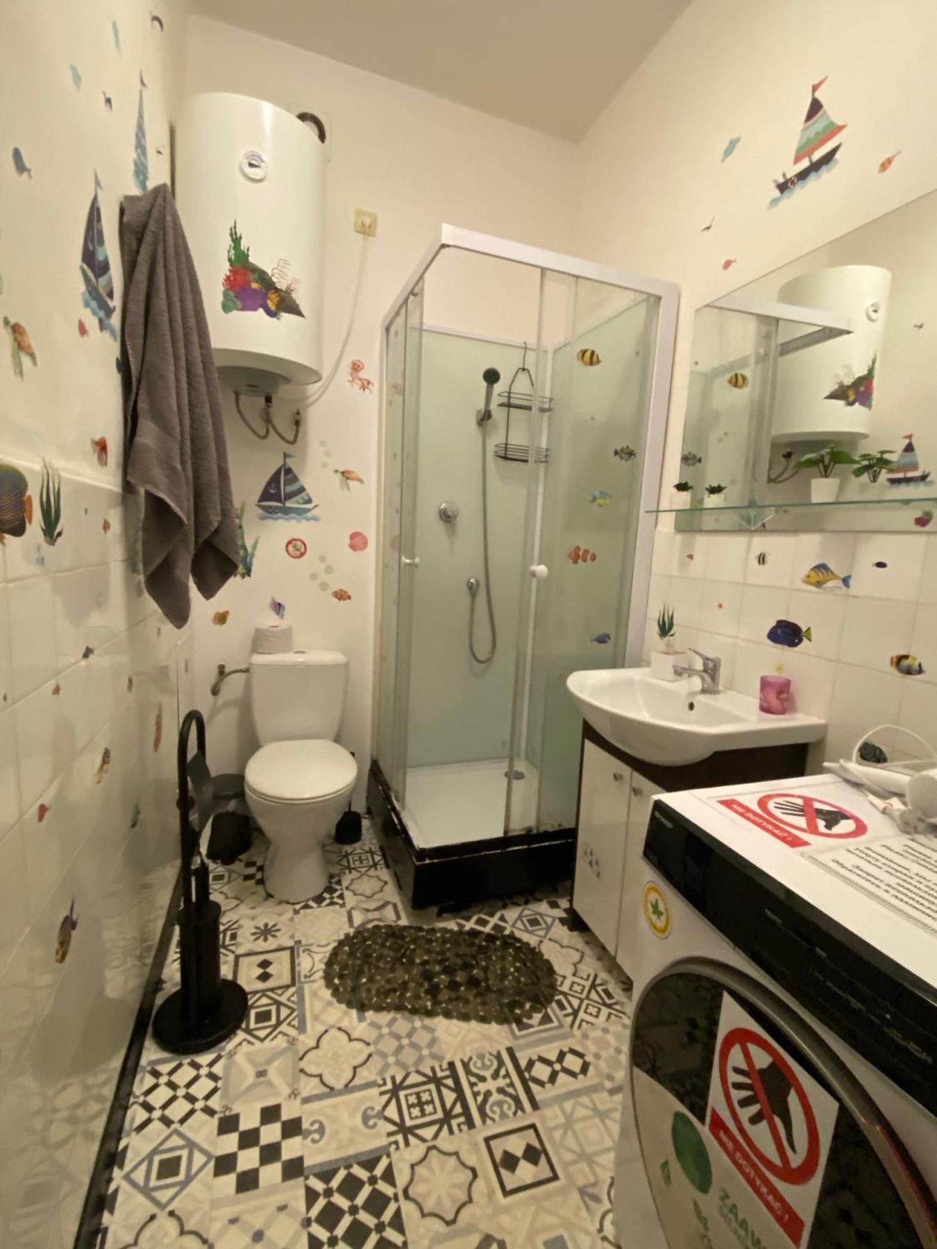 Jungle Rooms กดัญสก์ ภายนอก รูปภาพ