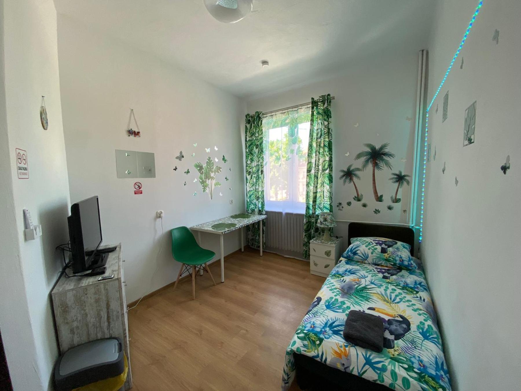 Jungle Rooms กดัญสก์ ห้อง รูปภาพ