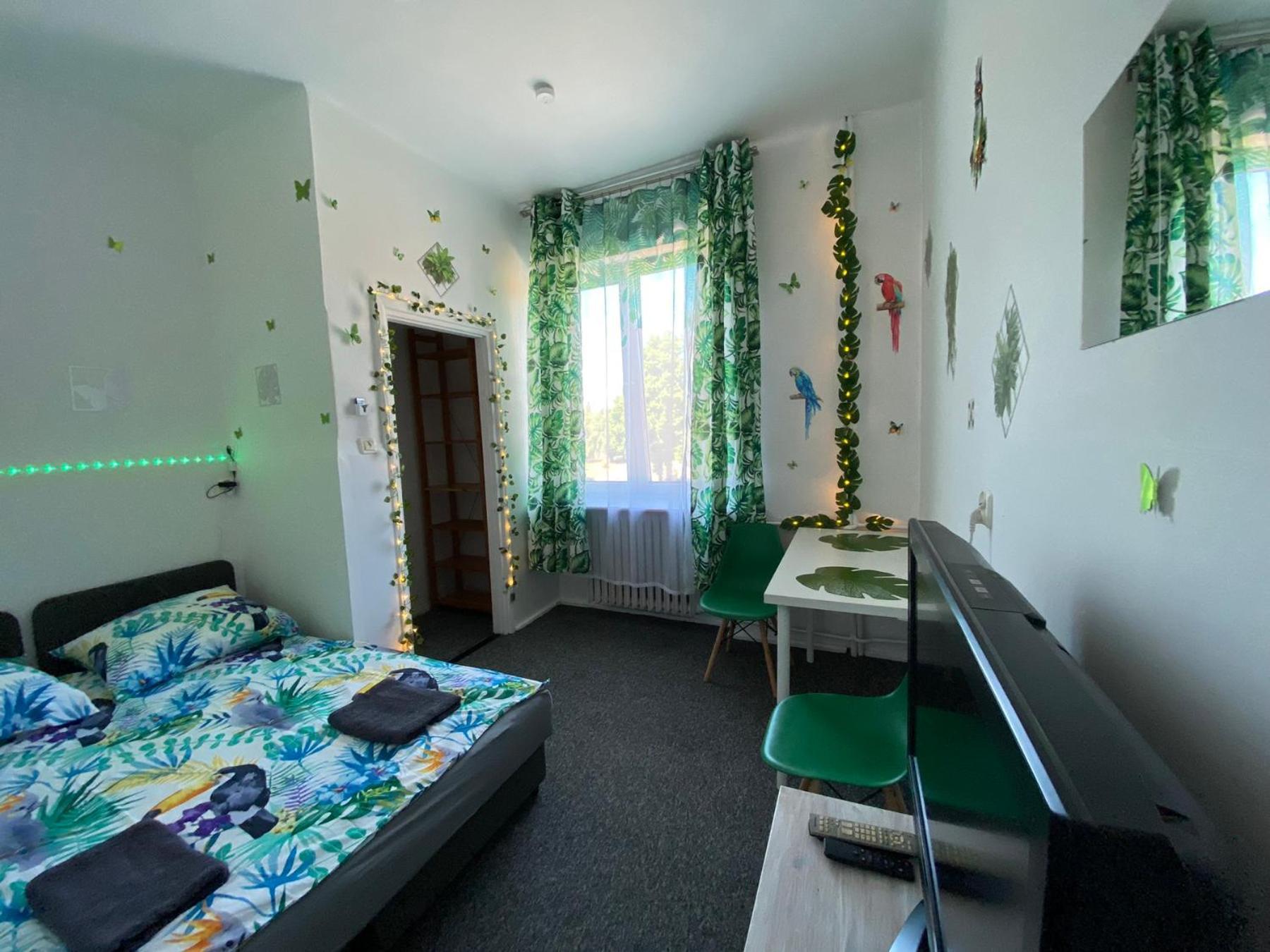 Jungle Rooms กดัญสก์ ห้อง รูปภาพ
